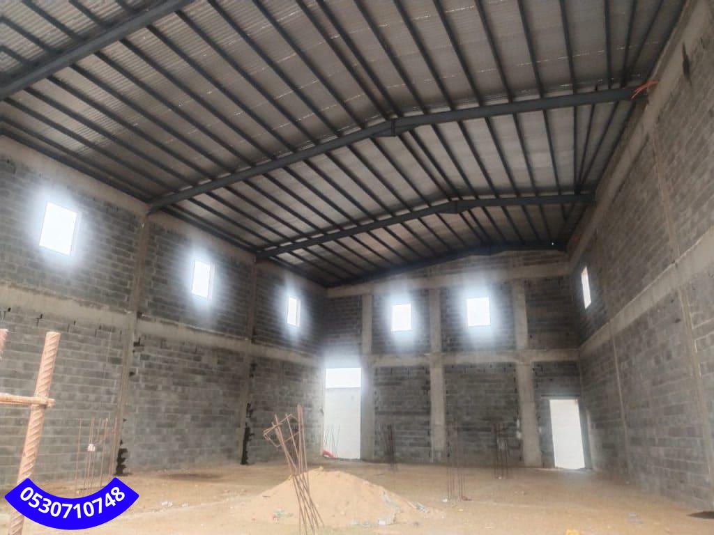 تنفيذ مستودعات ضخمة بهياكل معدنية وساندوتش بانل