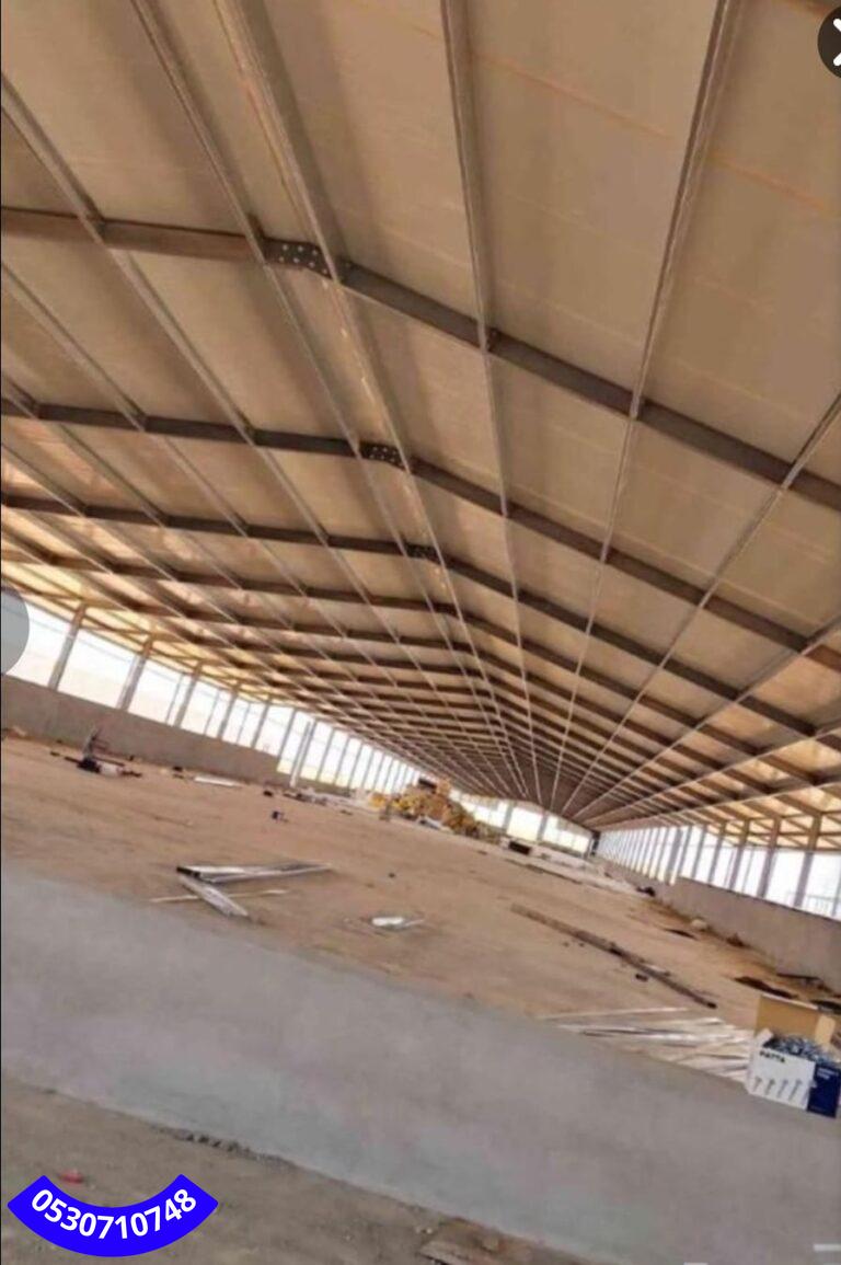 اسقف ساندوتش بانل: الدليل الشامل للعزل الحراري والصوتي واختيار السقف الأفضل لمشروعك